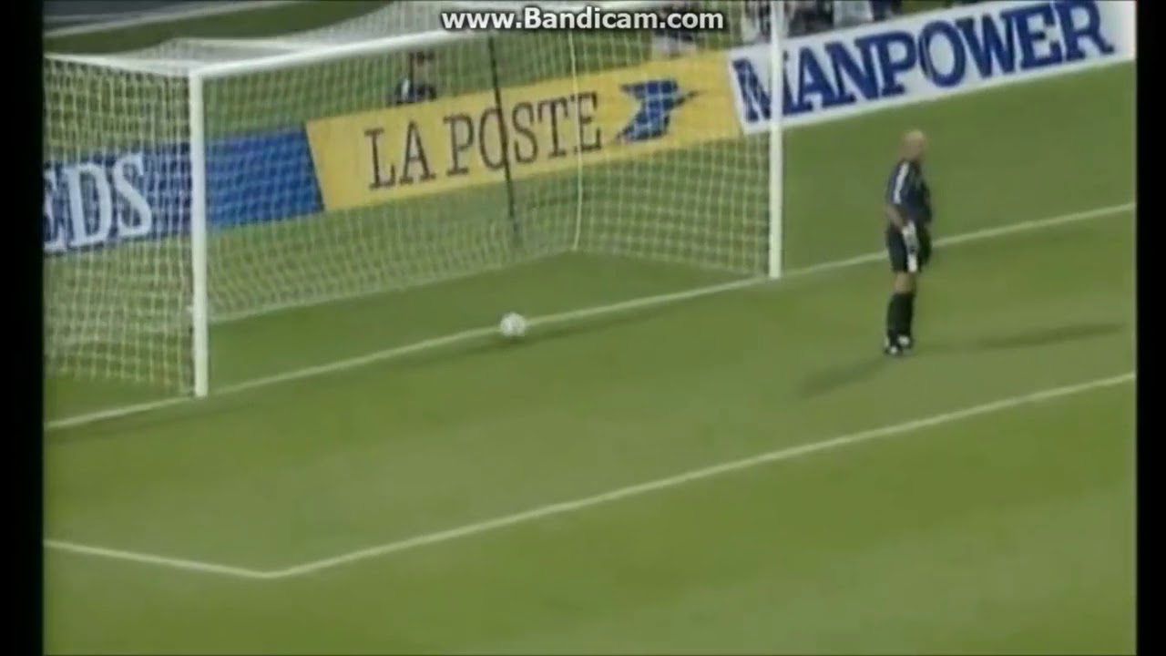 23 Roberto Carlos amazing free kick for Brazil YouTube