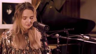 Emma Swift - I Contain Multitudes (LIVE)