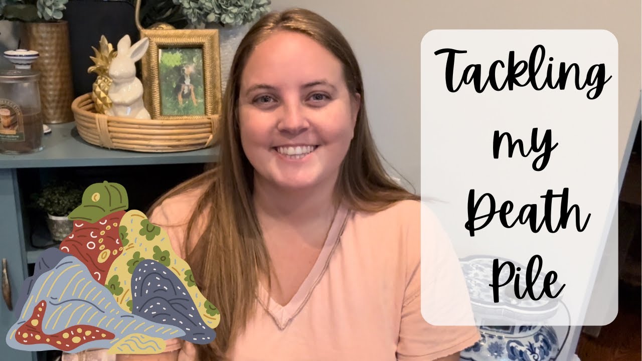 Vlogmas Day 8 - Tackling my overwhelming Thriftinf death pile part 2