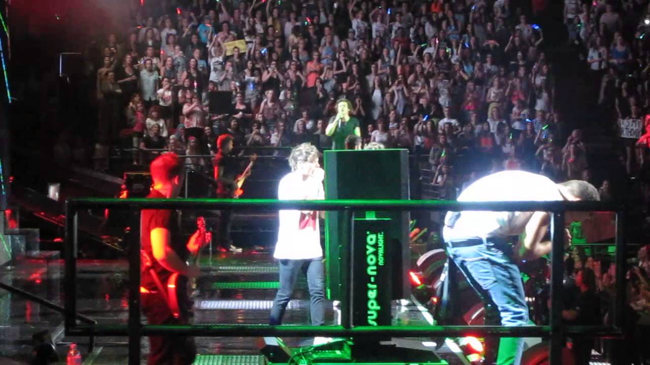 Kiss You (Camera B) - One Direction, Allphones Arena, Sydney, 2510 HD