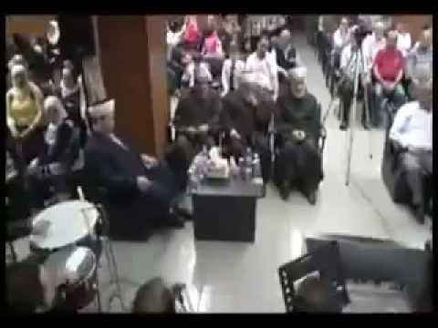 ابداع منصور زعيتر وبكاءه وبكاء شيخ المنشدين منير عقلة