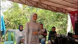 Ibu biduan nyumbang lagu waktu ke kondangan / HARTA DAN KESETIAAN !! Cipt.PENDIK ADELLA