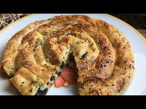 Bol ıspanaklı kat kat ıspanaklı tepsi böreği tarifini sizlerle paylaşıyorum. Çay saatlerinin hatta g. 