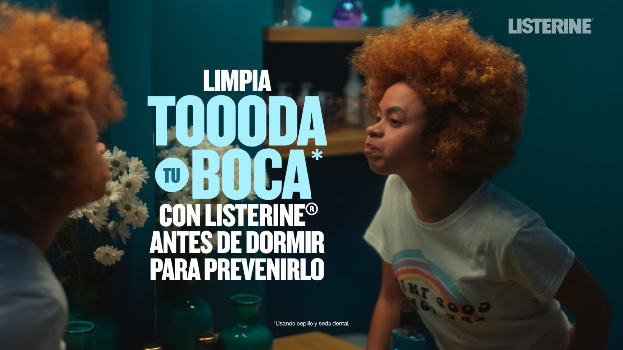 LISTERINE® ACABA CON LA SENSACIÓN PEGAJOSA EN TUS DIENTES.
