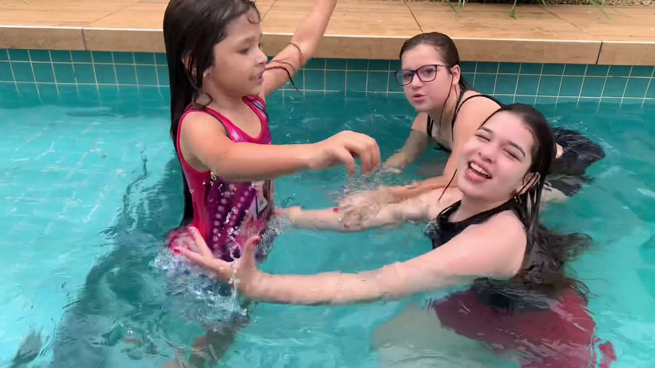 PARTE FUNDA DA PISCINA - Família Hoje é dia de Marias