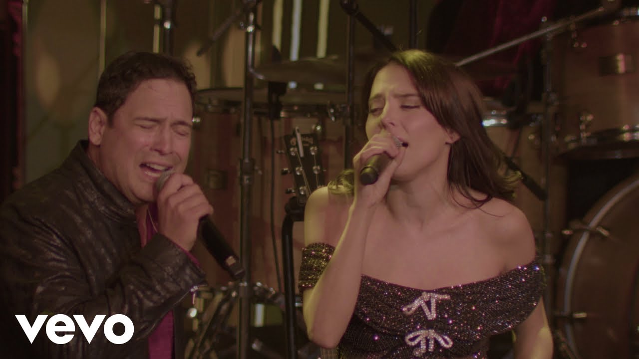 Bobby Pulido, Majo Aguilar - A Tu Lado (En Vivo) Bobby Pulido, Majo Aguilar - A Tu Lado (En Vivo)