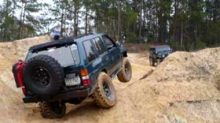 Nissan Pathfinder Flexing in a Washout