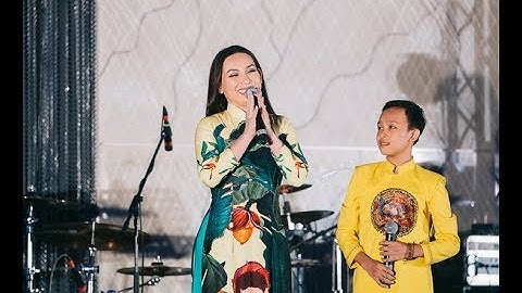 Phi Nhung, Hồ Văn Cường diện áo dài song ca tại Úc