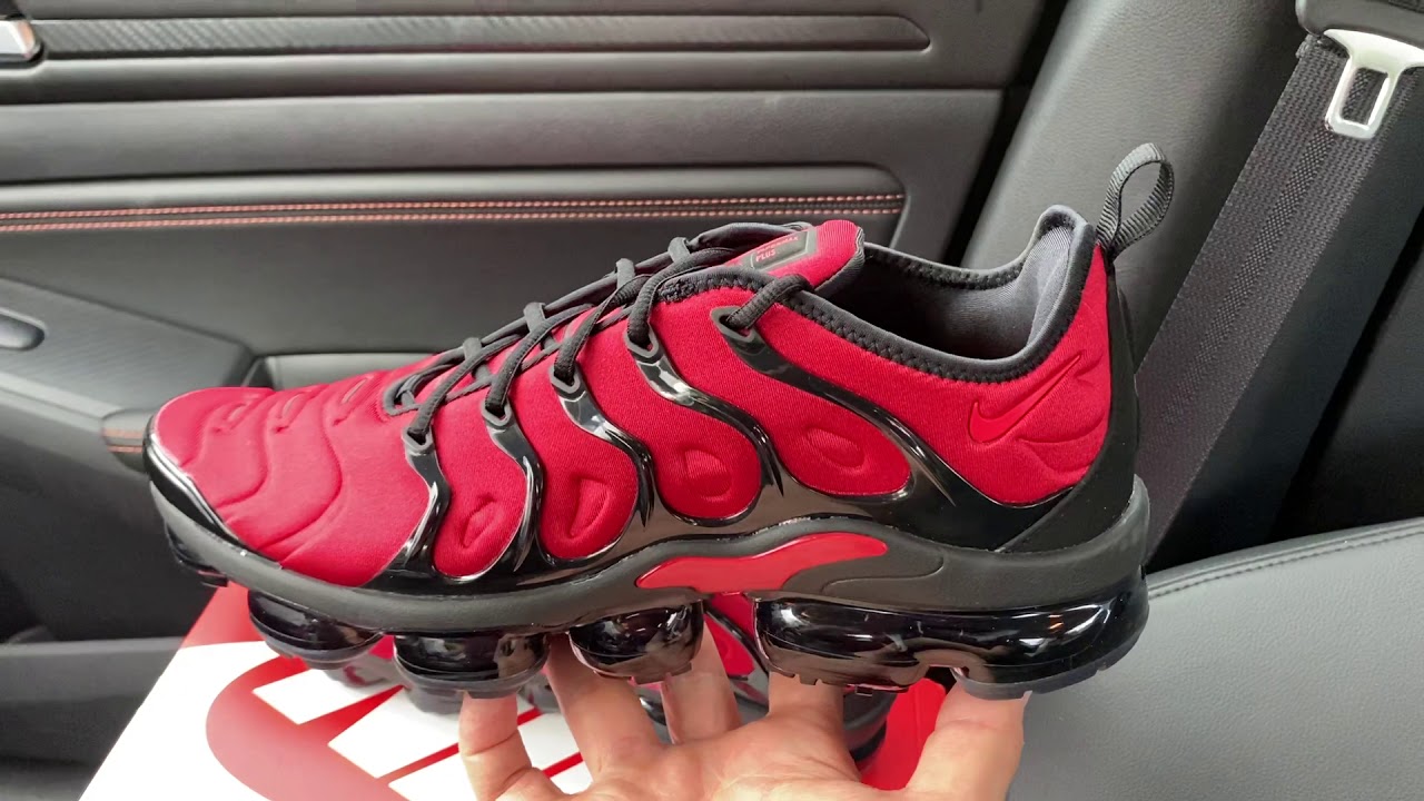 NIKE AIR VAPORMAX PLUS UNIVERSITY RED 26