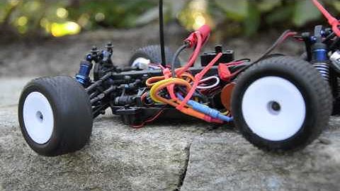 RC18B2T2 Kit Driving Video