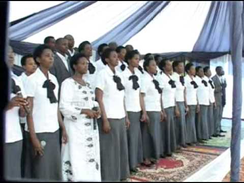 Uri Imana Ikomeye by Louange Choir