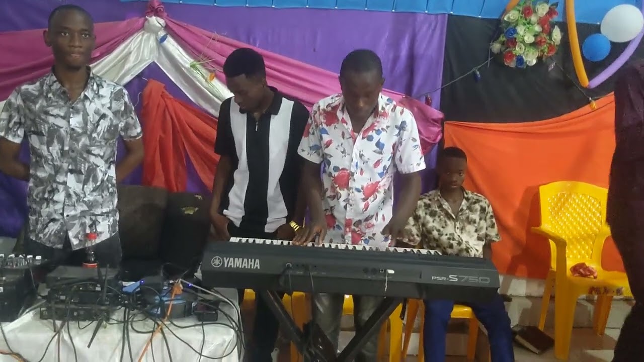 Kundi la maombezi kwa maitaji mumukutano wa mwanzo wa mwaka ku mvc