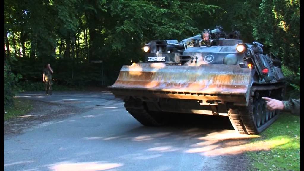 Heikendorf Panzer ziehen Panzer aus Villa YouTube