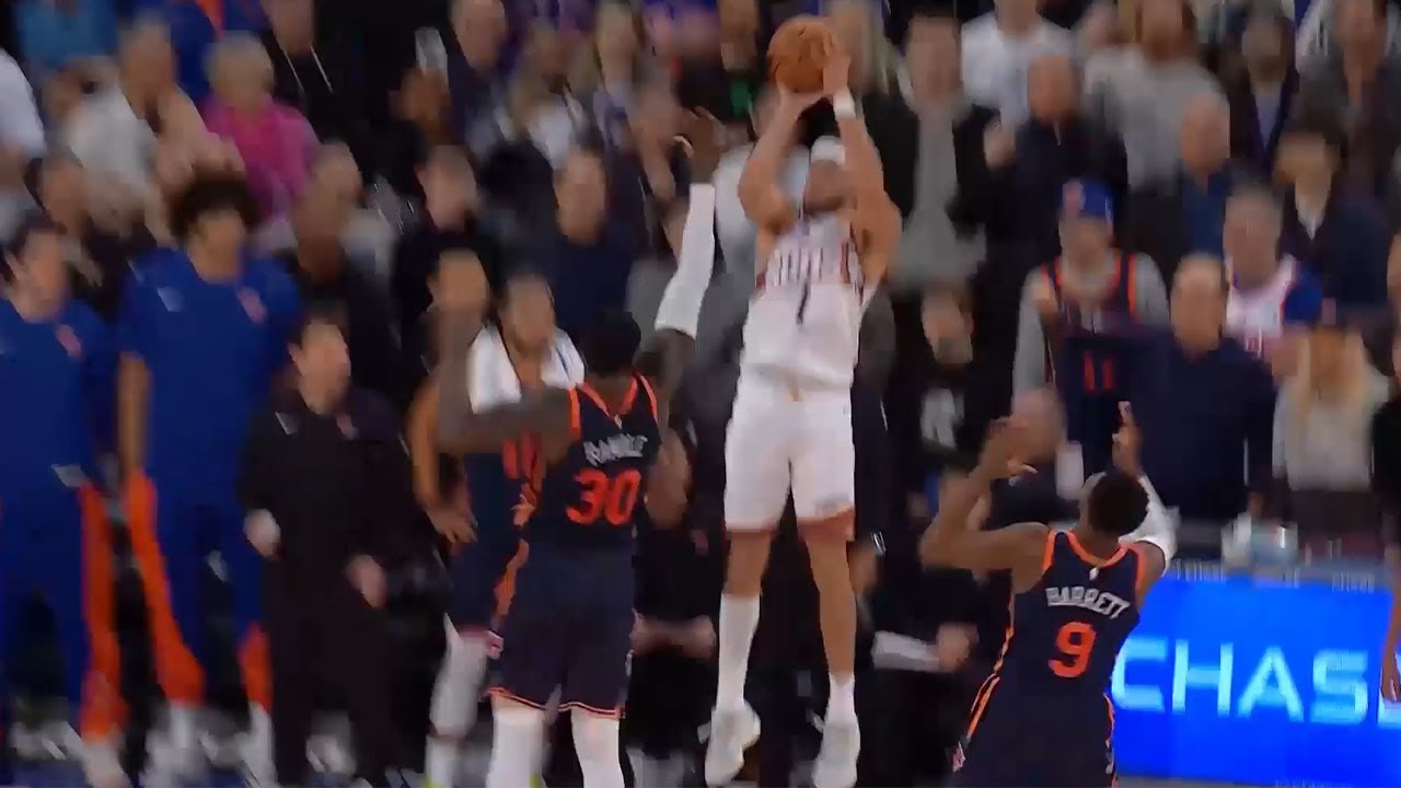 Devin Booker Drills RIDICULOUSY Tough Triple With 1.7 Seconds Remaining at MSG! | November 26, 2023