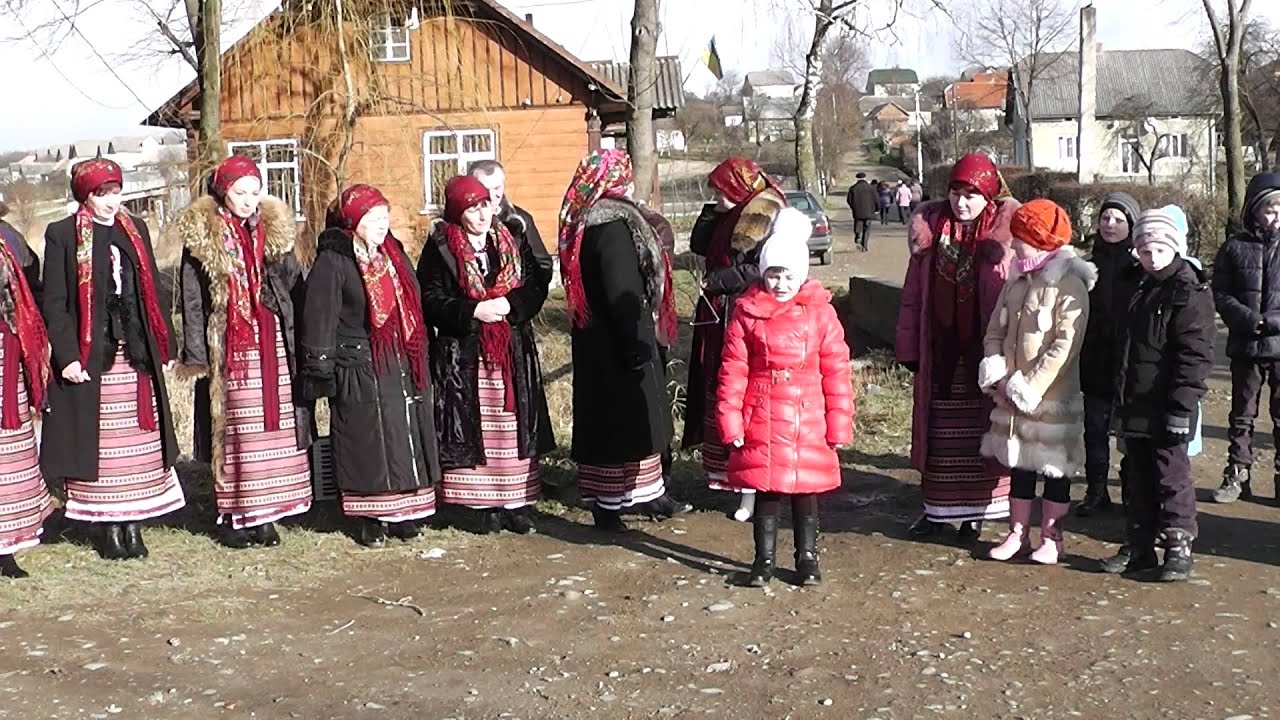 Огляд вертепів та колядників біля ялинки в с.Доброгостів