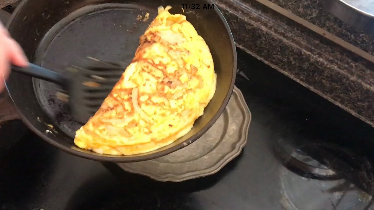 My Lodge griddle pan after cooking a three egg omelette. : r/castiron