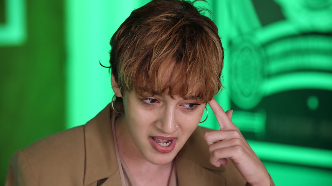 Η Πόπη Sem στα γραφεία του Gum Issue Magazine