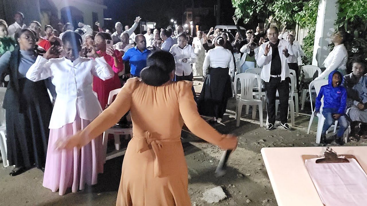 ADORADORA ANABEL TEJEDA SIENTE UN DEMONIO ASIENDO OPRESIÓN SE ARMO TERREMOTO ESPIRITUAL 