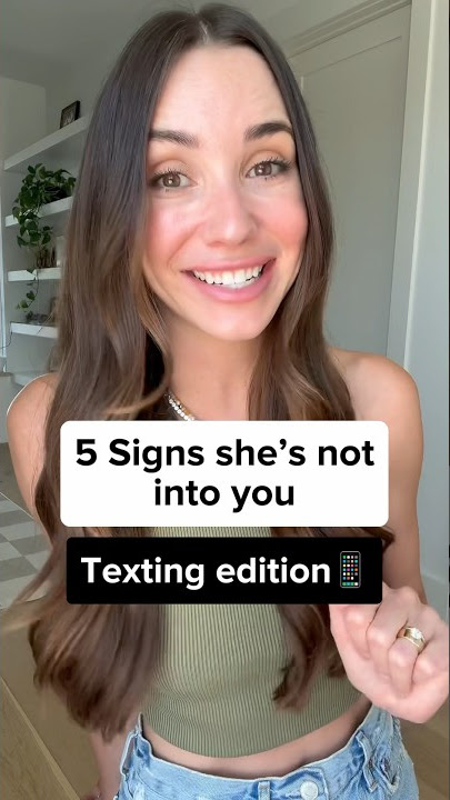 Five signs she’s not into you, texting edition… #datingcoach #datingcoachformen #textingtips
