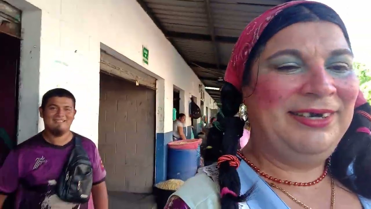 Canasteando en el centro de santa Ana El salvador 