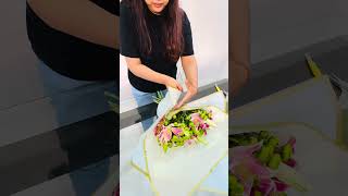 Learn how to wrap a beautiful flower bouquet in a simple and elegant 💐Perfect for gifting#diyfloral