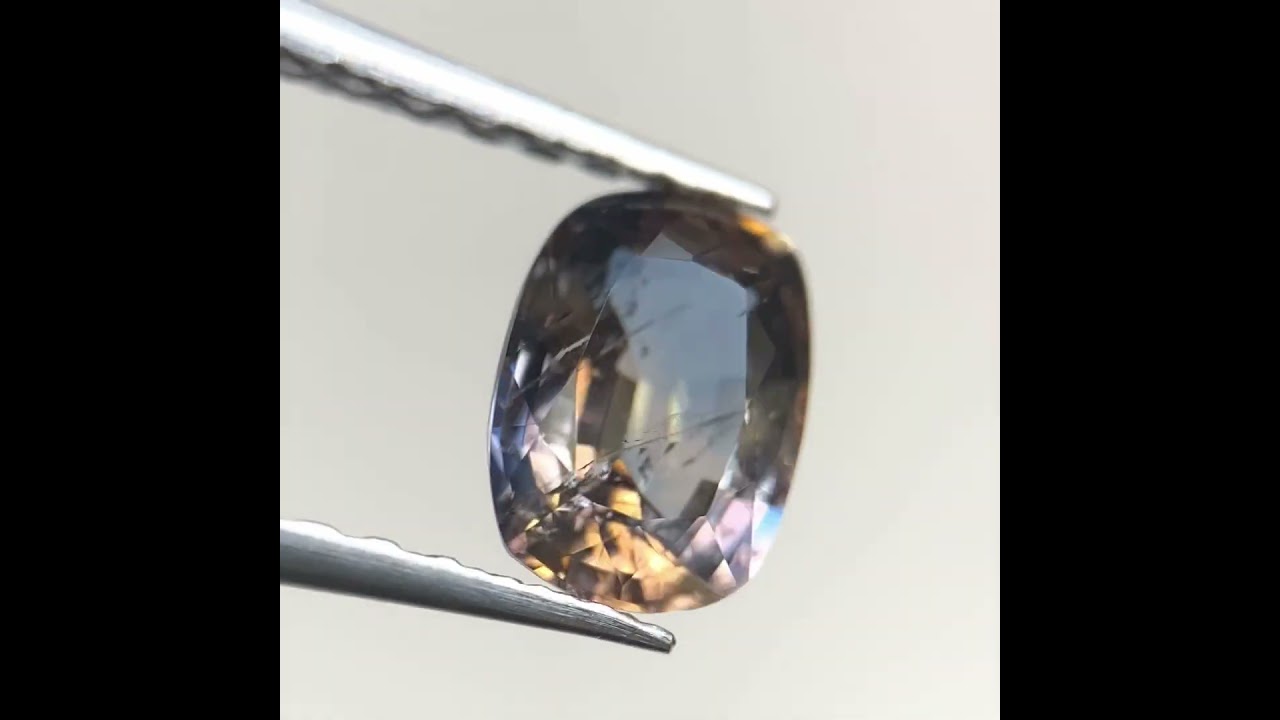 ブルーティントアキシナイト 0.83ct パキスタン産 - YouTube