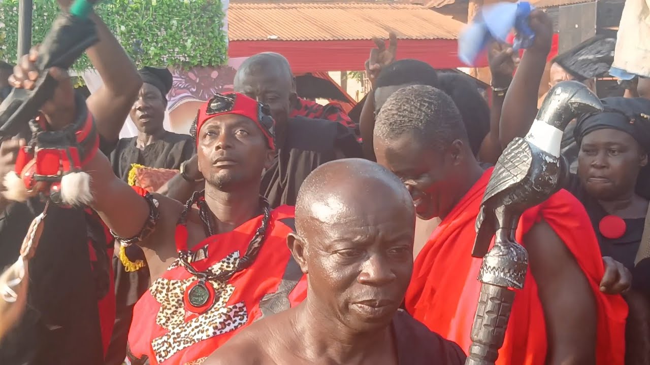 «Группа Diwomere Int Live Band под руководством гитарного короля Gh блистает на живых выступления...