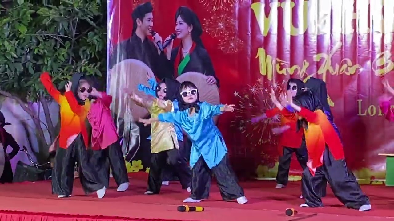 Mẫu giáo 5 tuổi Long Văn múa hội làng 2026