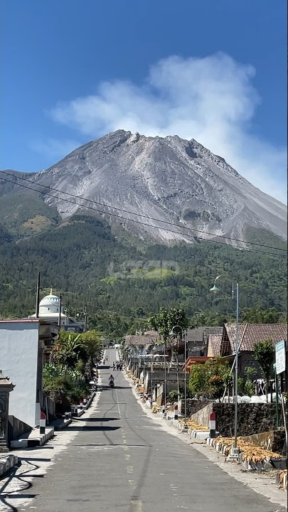 Desa terdekat dengan puncak gunung merapi
