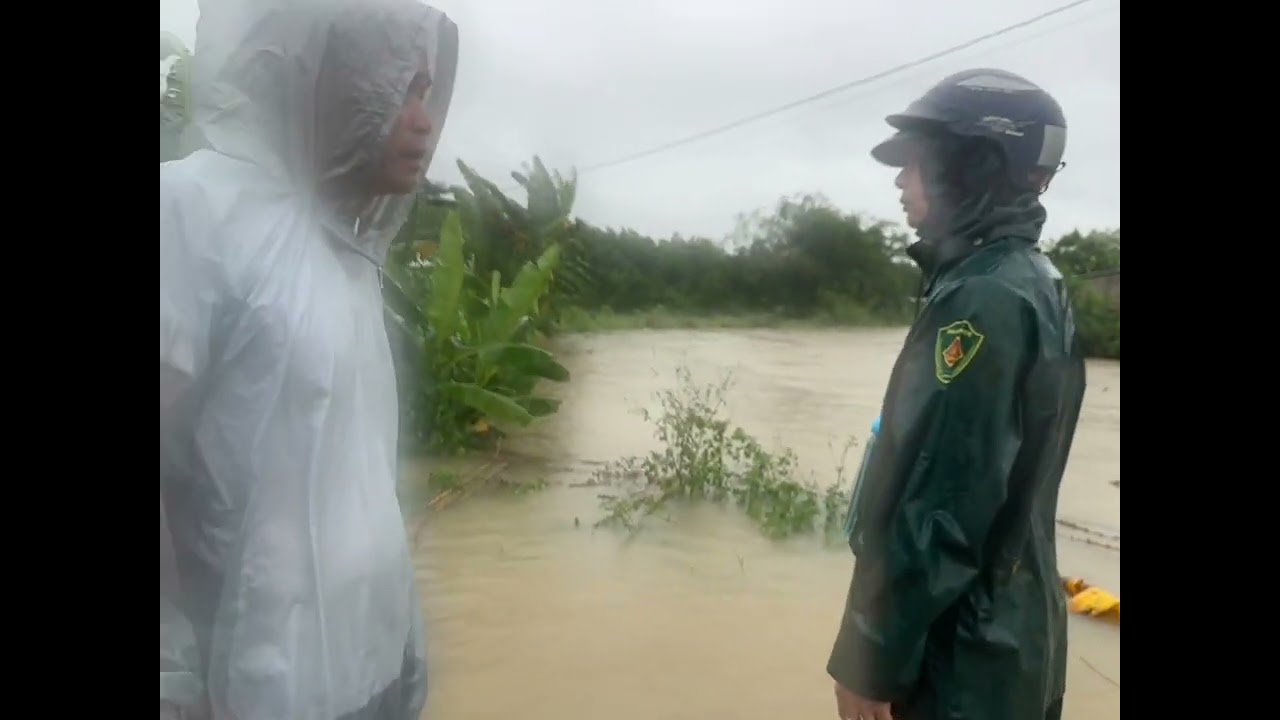 Mưa lũ kinh hoàng chính ngôi nhà Phương đang ở