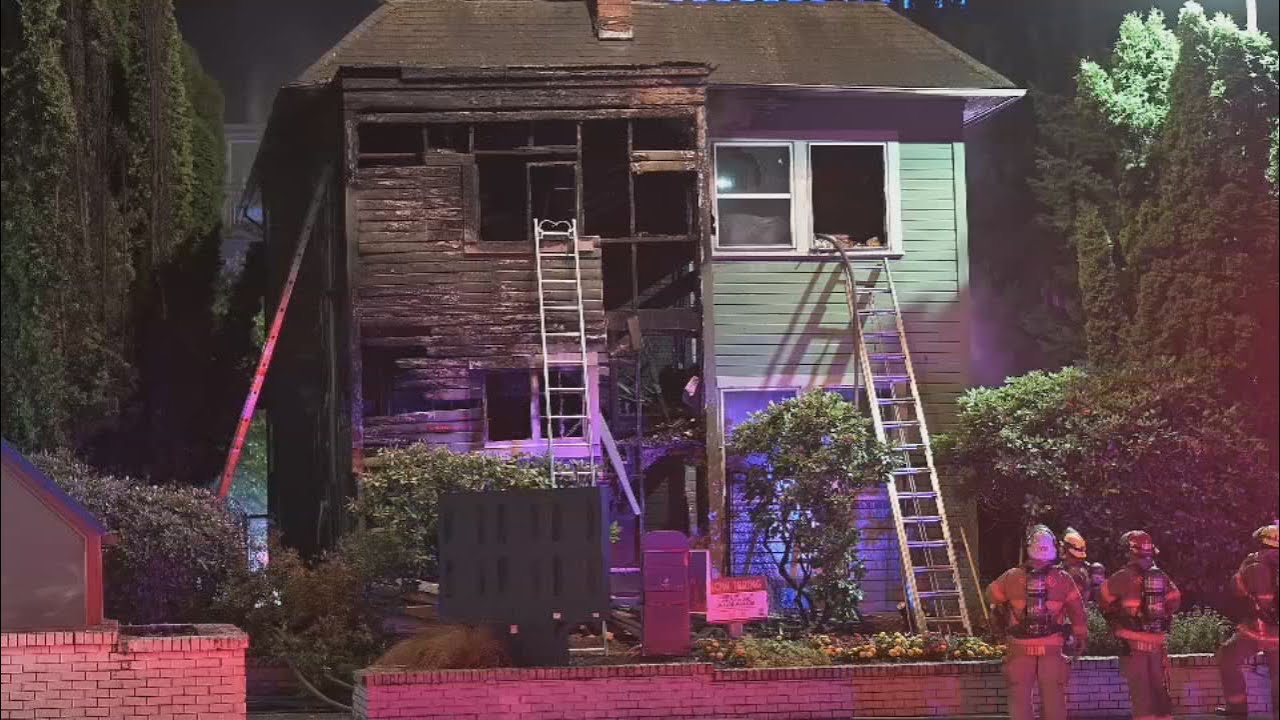 Body found after apartment fire extinguished in NE Portland - YouTube