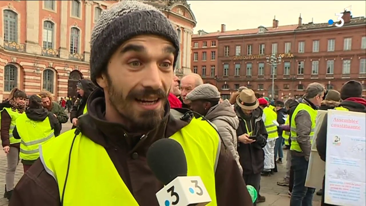 Gilets jaunes et syndicats à Toulouse : des affrontements place du Capitole, plusieurs blessés