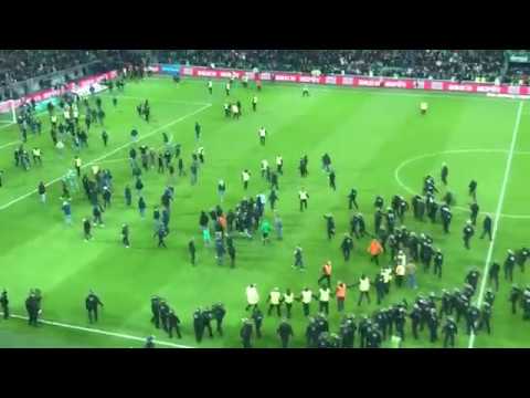 Incident - Le derby ASSE / OL (0-5) interrompu après l'envahissement du terrain - Footbol