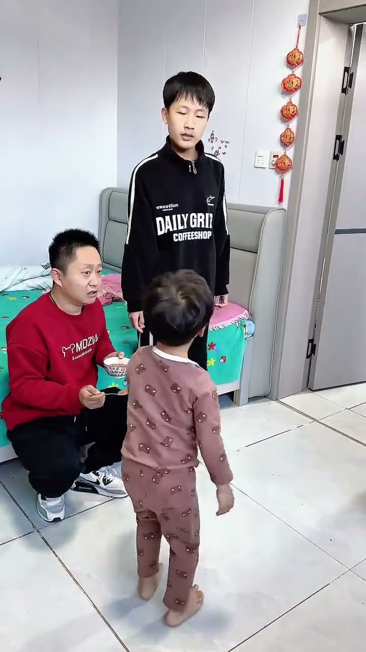 弟弟生病不喝药，真是一物降一物!#Cute baby#Cute#呆萌小米宝#聪明宝宝#萌娃