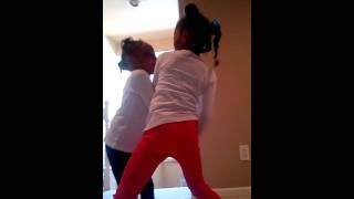2 Sisters Fighting
