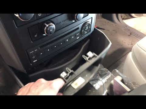 2008 Chrysler Town And Country Radio Removal