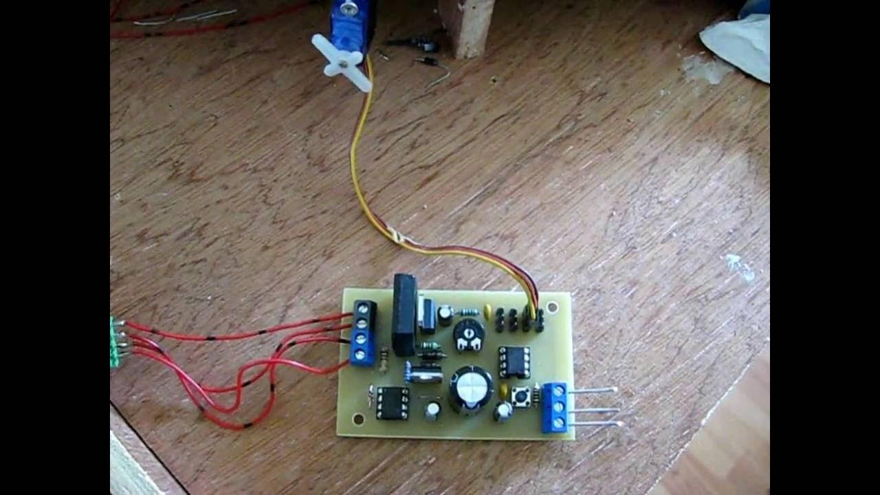 DCC servo decoder - YouTube