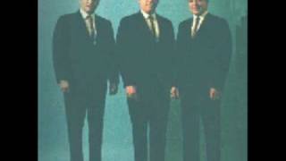 Video thumbnail of "Trio Los Condes El Traje Blanco"