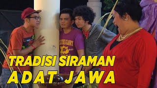 Para pemuda pada kaget melihat tradisi Siraman adat Jawa | SKETSA