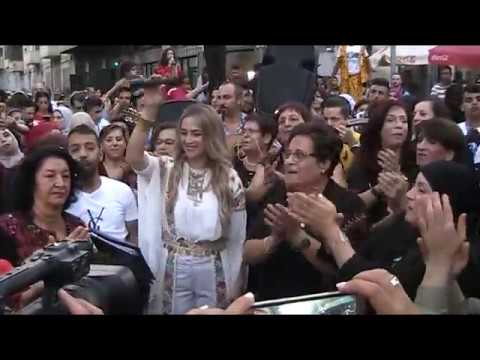 أغاني و زفة العرس الفلسطيني افتتاح مهرجان وين ع رام الله 2017 8 17 دلال ابو امنة