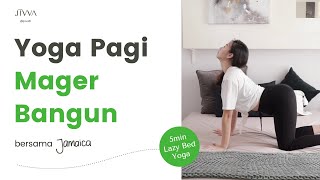 Yoga pagi santai di kasur buat yang mager bangun | 5 menit Lazy Morning Yoga in Bed