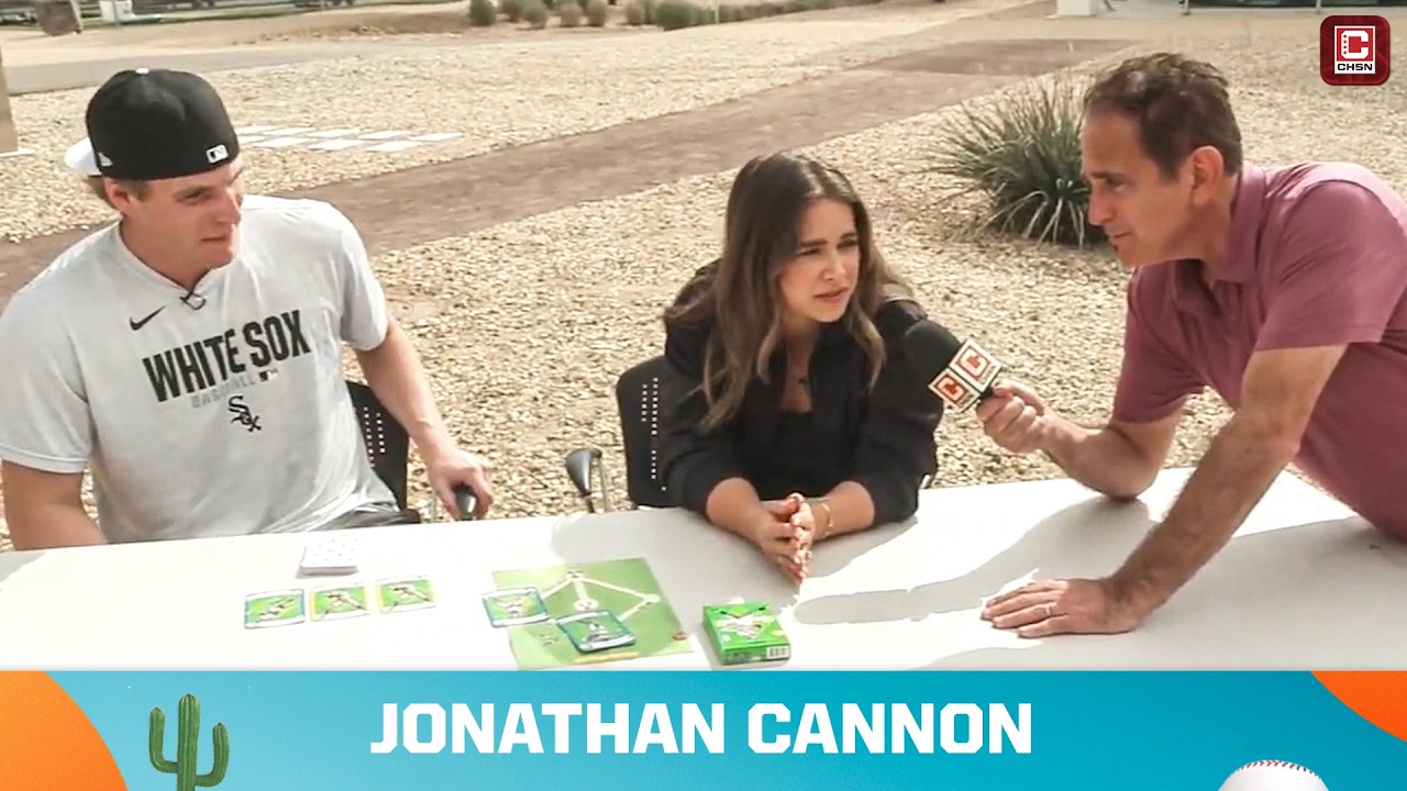 Питчер «Чикаго Уайт Сокс» Джонатан Кэннон побеседовал с Брук Флетчер на весенних тренировках.