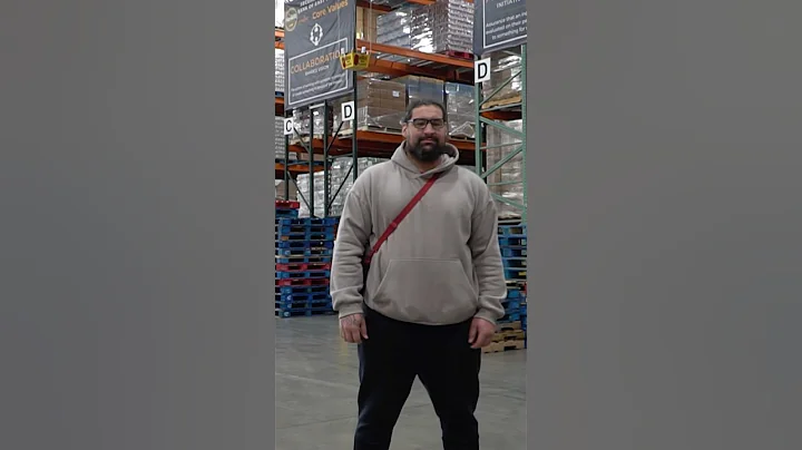 Former NFL player Jon Feliciano distributed holiday meals to 150 families in Knoxville.