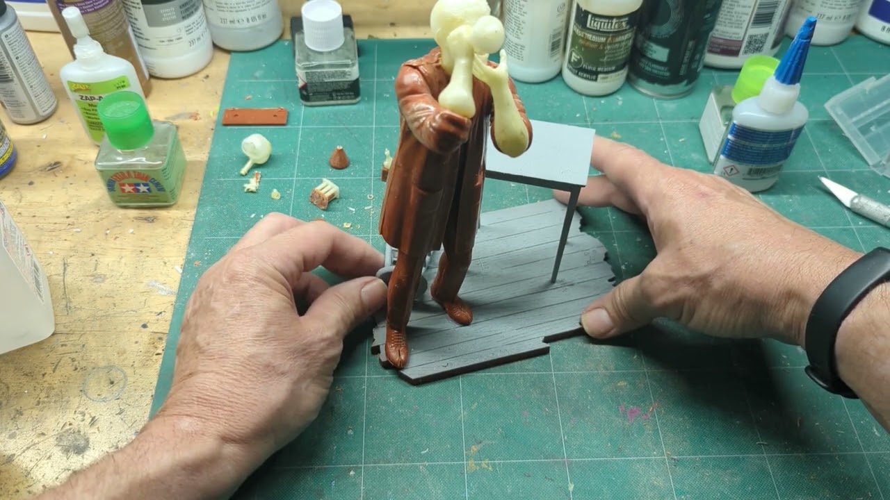 Оригинальная пластиковая модель Авроры "Доктор Джекил в роли мистера Хайда", часть 1/3 - разбирае...