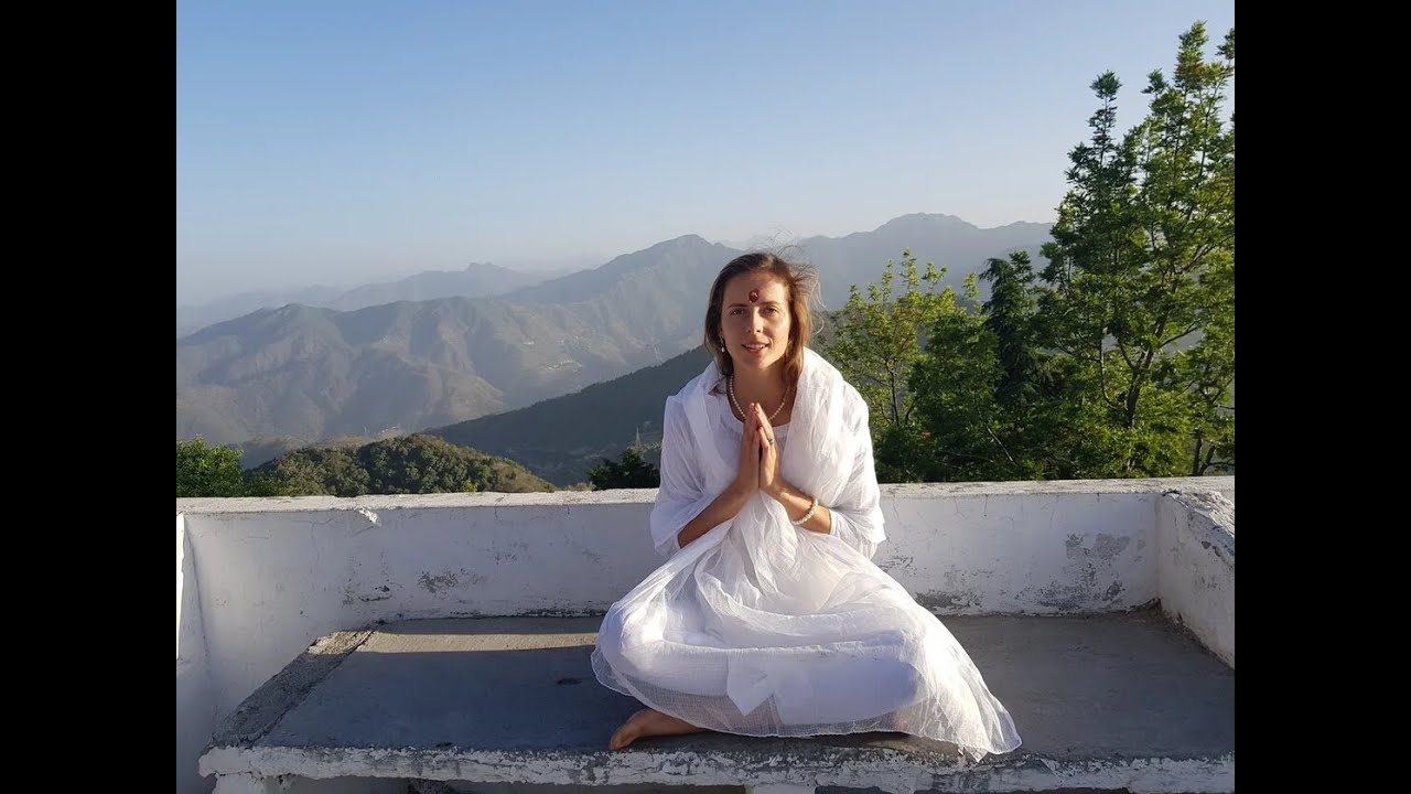 Шивананда видео-урок по йоге, бесплатно, запсись занятия по зум