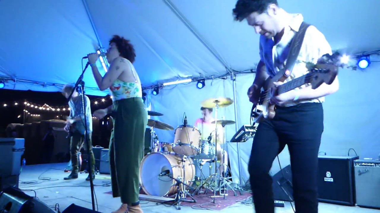 YouTube에서 Weaves - Candy (SXSW 2017) HD 보기 YouTube에서 Weaves - Candy (SXSW 2017) HD 보기