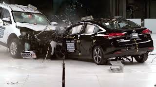 2016 Kia Sorento into 2018 Kia Forte 40 mph IIHS crash test Resimi