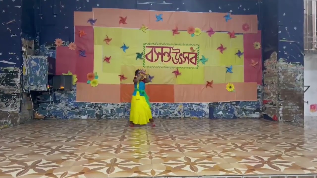 FULE FULE DOLE DOLE   ফুলে ফুলে দোলে দোলে 