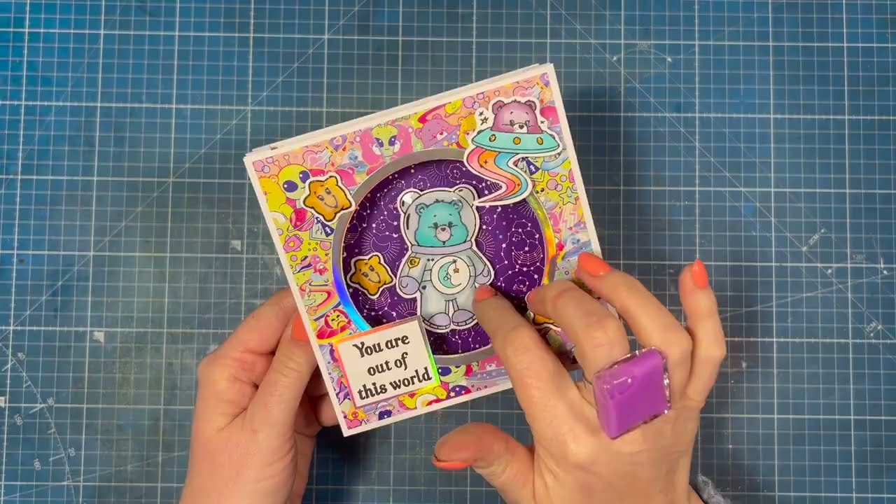 Посмотрите на эту забавную вращающуюся, пружинистую открытку!