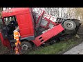 20.04.2021 - VN24 - Sattelzug mit Getreide landete im Graben - Bergung auf der A44 bei Erwitte